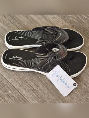B4 Clarks Cloudsteppers Breeze REYNA H Womens 10M Black Flip Flops Comfort NWT